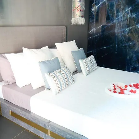 Trastevere Boutique With Gym And Steam Shower شقة